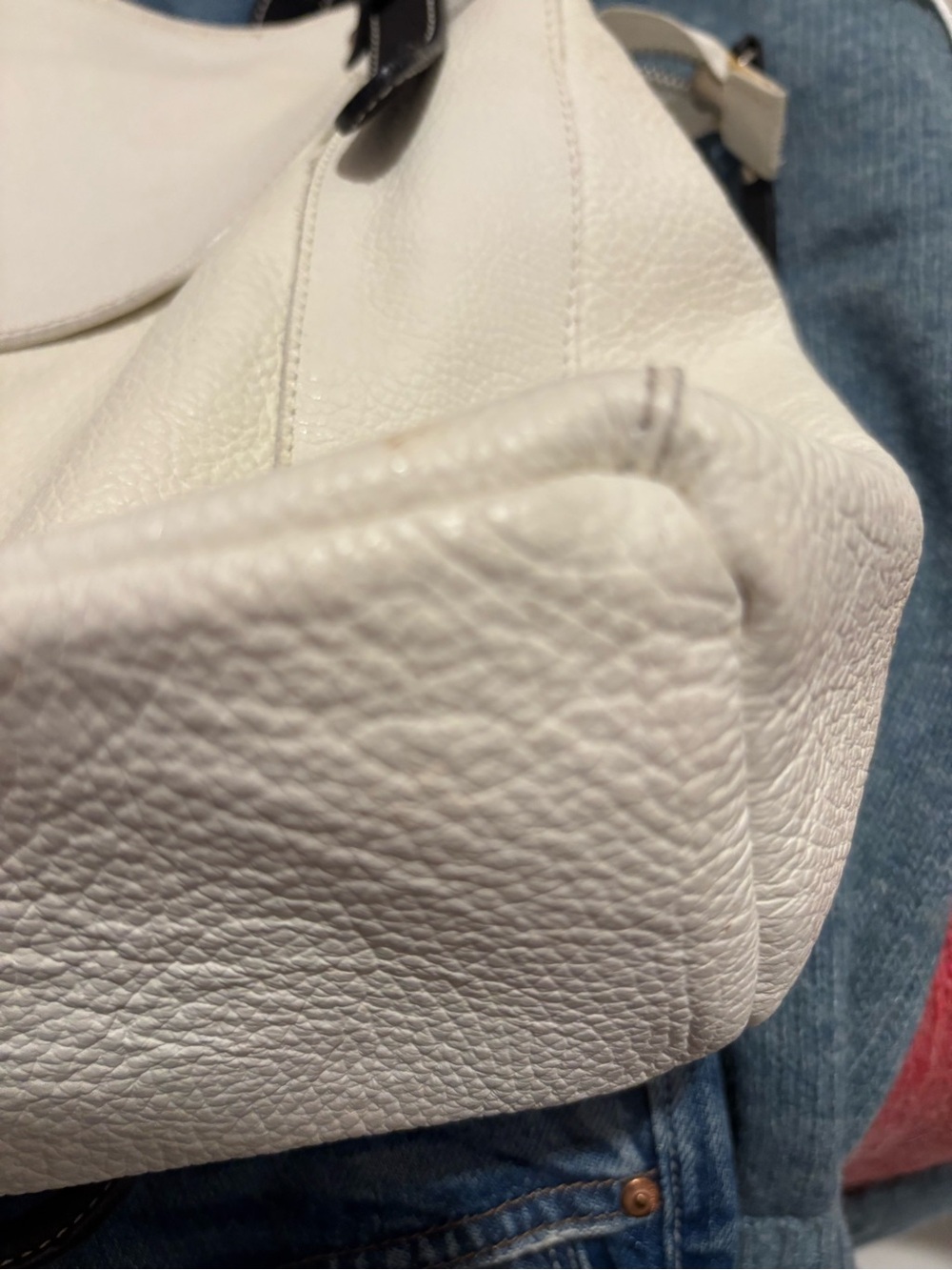 Italian Classic White Leather Shoulder Bag with Black Strap Accents - Picture 4 of 10